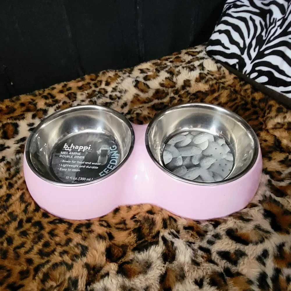 Pet Pink bowls small..Cat or Dog,,, Bran New!